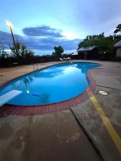 /international/us/2303-w-commerce-road-clinton-ok-110098015382/