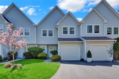 /international/us/113-erin-lane-east-setauket-ny-110107689019/