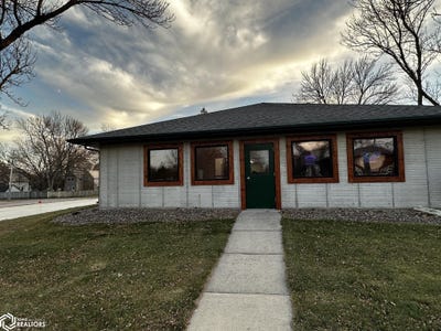 /international/us/310-central-avenue-e-clarion-ia-110105216022/
