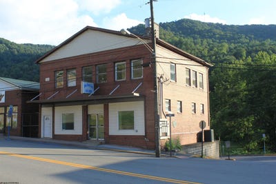 /international/us/104-main-street-webster-springs-wv-110102103131/