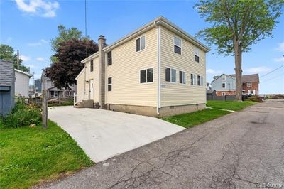 /international/us/4354-s-5th-street-luna-pier-mi-110108296872/