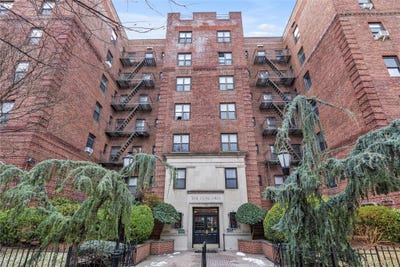/international/us/25-40-31-avenue-astoria-ny-110104840783/