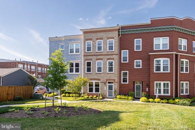 /international/us/8924-center-street-manassas-va-110108070872/