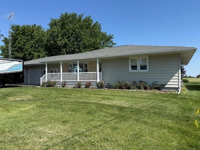 /international/us/104-circle-dr-lake-city-ia-110108355094/
