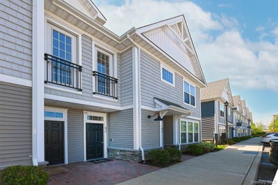 /international/us/416-white-rose-lane-east-meadow-ny-110108144461/