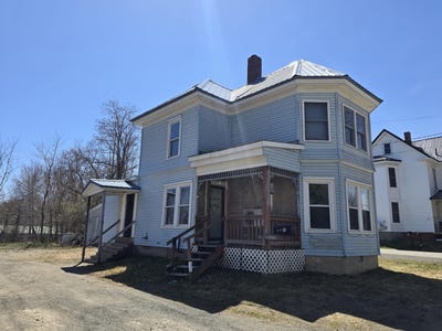 /international/us/10-cherry-street-dover-foxcroft-me-110107633996/