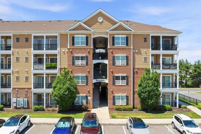 /international/us/648-strassle-way-south-plainfield-nj-110108338341/