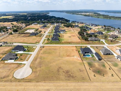 /international/us/1204-explorer-lane-granbury-tx-110110332617/