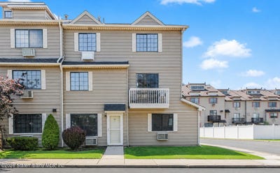 /international/us/68-gardenia-lane-staten-island-ny-110107927515/
