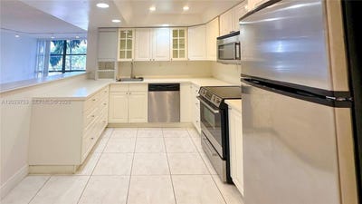 /international/us/800-parkview-dr-hallandale-beach-fl-110108552935/