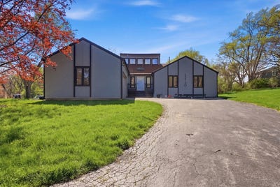 /international/us/22740-frederick-road-steger-il-110105361173/