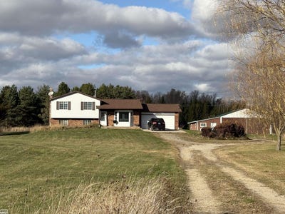 /international/us/14830-dudley-road-lynn-mi-110104624249/