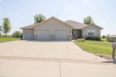 /international/us/724-riverview-dr-rock-valley-ia-110110047427/