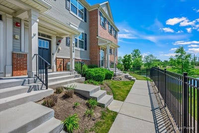 /international/us/9026-disbrow-street-huntley-il-110108379541/