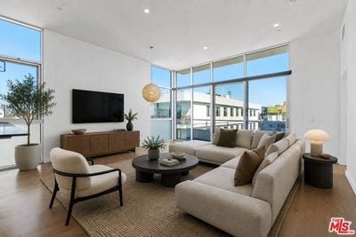 /international/us/12770-caswell-ave-los-angeles-ca-110107894917/