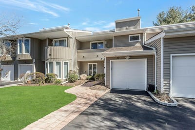 /international/us/56-kristin-lane-hauppauge-ny-110098246640/