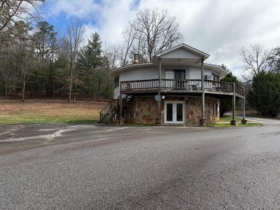 /international/us/526-red-bush-school-road-blue-ridge-ga-110106308516/