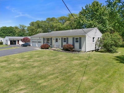 /international/us/1078-five-mile-line-road-webster-ny-110108479572/