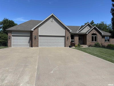 /international/us/1231-edinburgh-drive-quincy-il-110108652804/