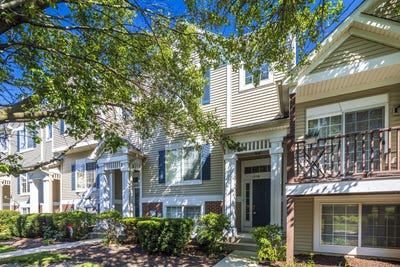 /international/us/135-enclave-circle-bolingbrook-il-110119692442/