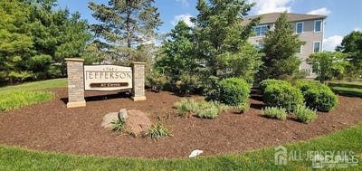 /international/us/725-timberlake-drive-ewing-nj-110107485690/