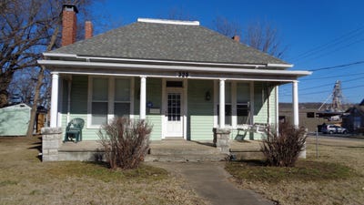/international/us/320-e-hickory-street-neosho-mo-110108333781/