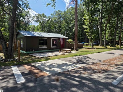 /international/us/2010-w-river-oscoda-mi-110101954807/
