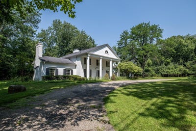 /international/us/31677-mountain-view-road-franklin-mi-110101064688/