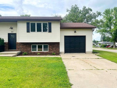 /international/us/511-village-drive-belleville-wi-110100477624/