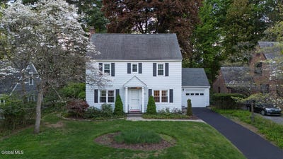 /international/us/21-douglas-road-delmar-ny-110108012274/