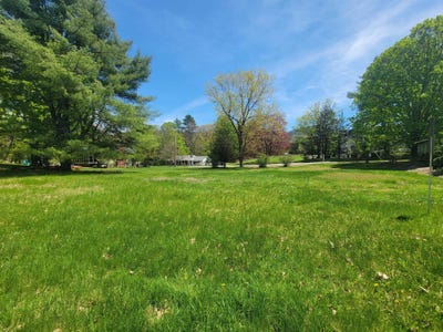 /international/us/8-bacon-drive-gilford-nh-110107827778/