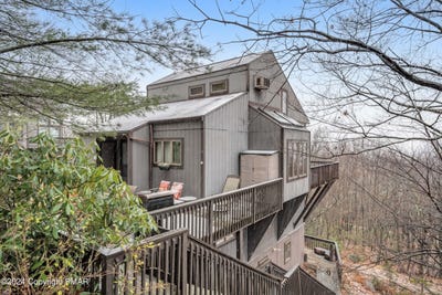 /international/us/295-overlook-way-tannersville-pa-110096098416/