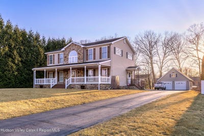 /international/us/71-josephs-drive-saugerties-ny-110098037237/