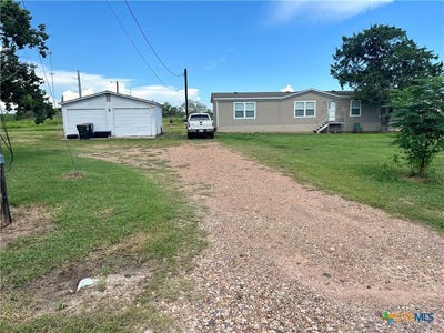 /international/us/401-dahlman-street-cuero-tx-110094048631/
