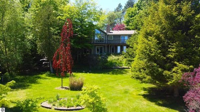 /international/us/2337-nw-torch-lake-drive-kewadin-mi-110119667347/