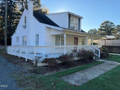 /international/us/8551-chapel-hill-road-cary-nc-110108377935/