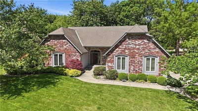 /international/us/12726-mohawk-circle-leawood-ks-110108382909/