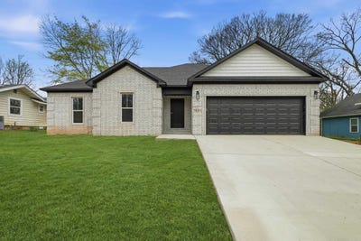 /international/us/303-1-2-n-west-street-morrilton-ar-110105834874/