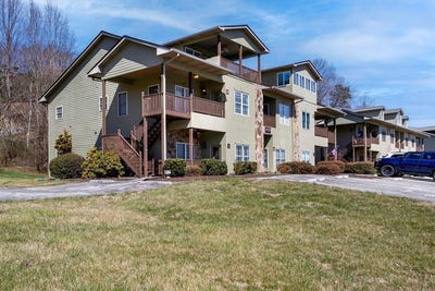 /international/us/1725-watercrest-way-young-harris-ga-110098072174/