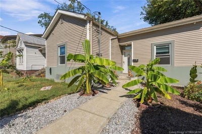 /international/us/914-walnut-street-jeffersonville-in-110120487171/