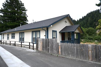 /international/us/827-8th-street-scotia-ca-110109011252/