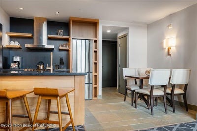 /international/us/3335-w-village-drive-teton-village-wy-110104236192/
