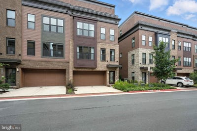 /international/us/3536-sutton-heights-circle-fairfax-va-110100358578/