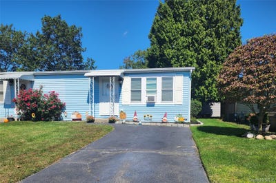 /international/us/38b-village-circle-s-manorville-ny-110102363482/