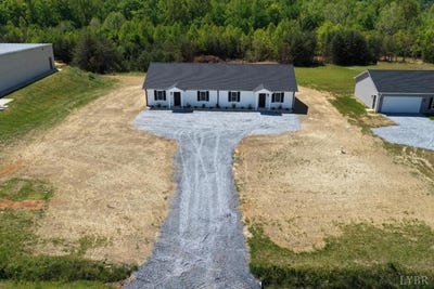 /international/us/2266-smith-mountain-lake-parkway-huddleston-va-110104433170/