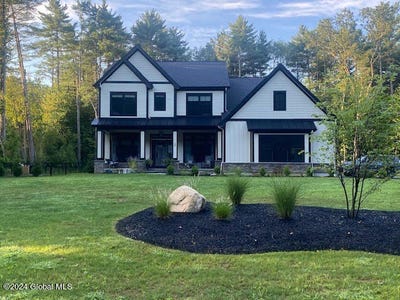 /international/us/15-forest-hills-boulevard-north-greenbush-ny-110098491748/