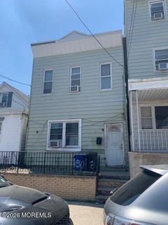 /international/us/30-w-18th-street-bayonne-nj-110108192899/