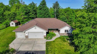 /international/us/e3093-high-point-ridge-drive-waupaca-wi-110108630716/