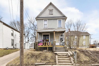 /international/us/455-s-state-freeport-il-110101366526/