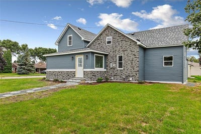 /international/us/515-benzel-avenue-sw-madelia-mn-110108572063/